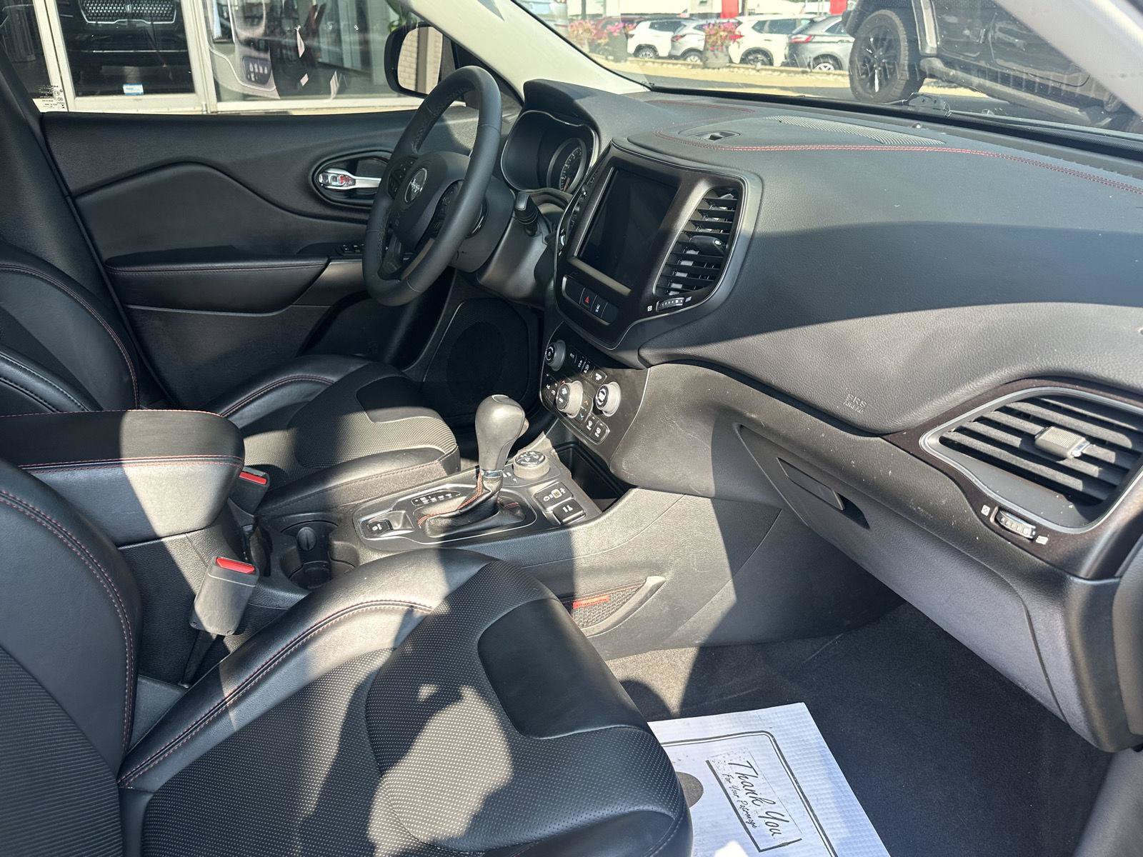 Used 2022 Jeep Cherokee Trailhawk w/ Premium Leather Package AWD/4WD image 22