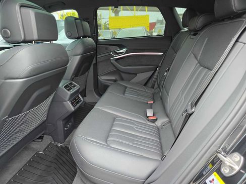 Used 2023 Audi e-tron S Premium Plus AWD/4WD image 15