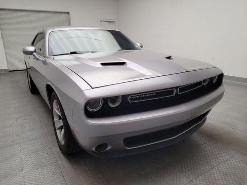 Used 2015 Dodge Challenger SXT RWD image 14