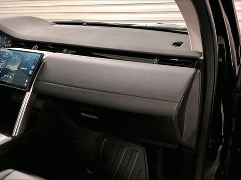 Certified 2025 Land Rover Discovery Sport S image 25