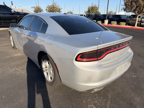 Used 2019 Dodge Charger SXT RWD image 3