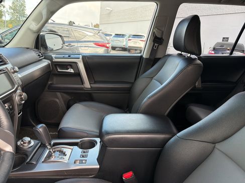 Used 2018 Toyota 4Runner SR5 Premium image 7