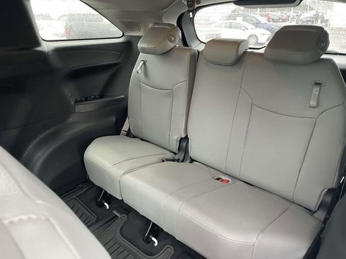 Used 2025 Toyota Sienna XLE image 26