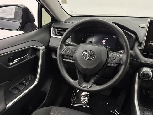 Used 2025 Toyota RAV4 XLE image 26