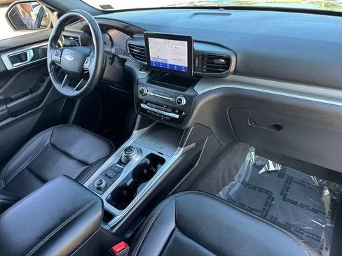 Used 2020 Ford Explorer XLT w/ Equipment Group 202A AWD/4WD image 21