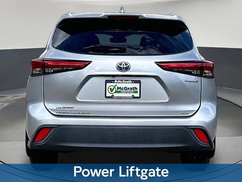 Used 2022 Toyota Highlander XLE AWD/4WD image 7