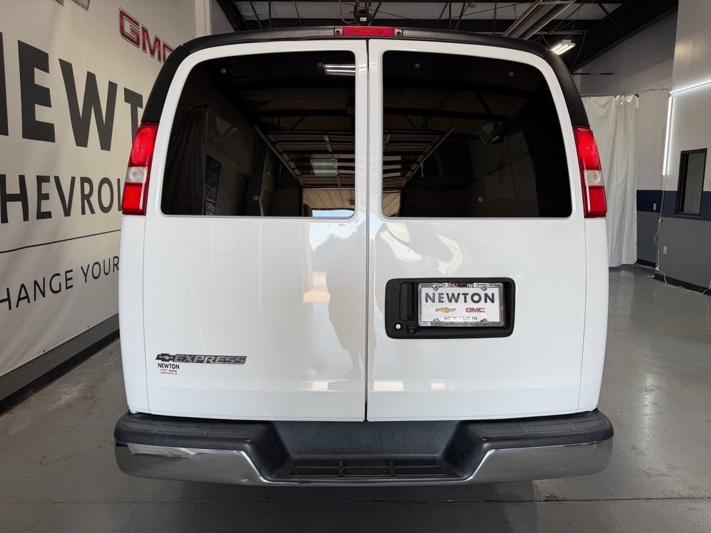 Used 2020 Chevrolet Express 3500 LT w/ LT Preferred Equipment Group RWD image 30