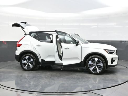Certified 2026 Volvo XC40 B5 Plus w/ Protection Package Premier AWD/4WD image 38