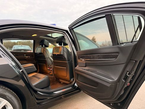 Used 2010 BMW 750Li xDrive image 18