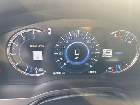 Used 2019 Cadillac Escalade Luxury w/ Escalade Sport Edition AWD/4WD image 10