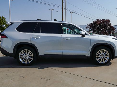 Certified 2025 Toyota Grand Highlander AWD image 9