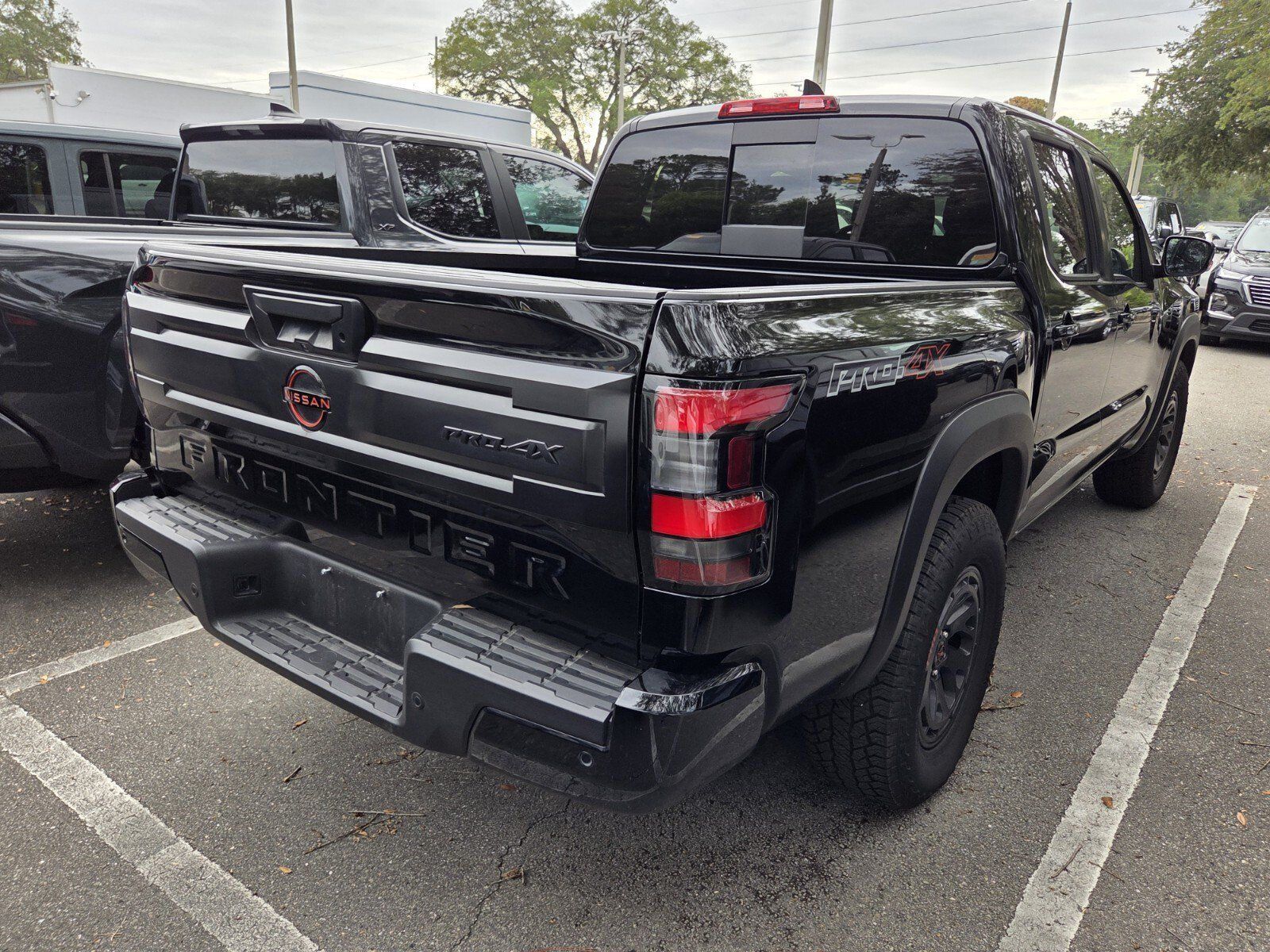 Used 2026 Nissan Frontier PRO-4X AWD/4WD image 3