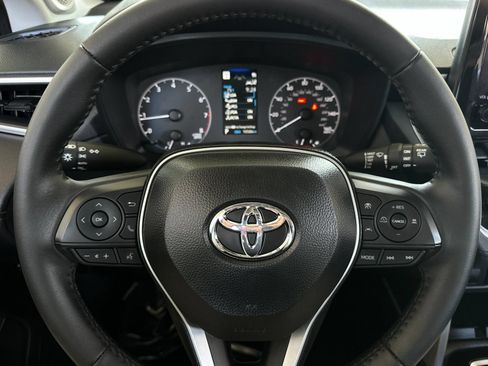 Used 2025 Toyota Corolla Cross LE FWD image 21