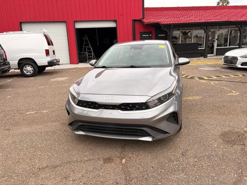 Used 2023 Kia Forte LXS FWD image 4