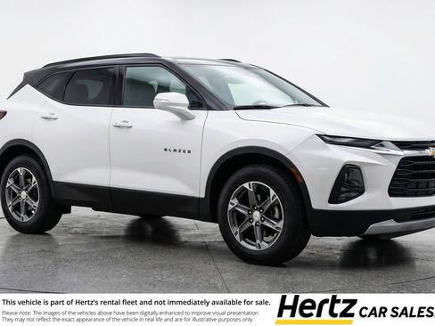 Used 2025 Chevrolet Blazer LT FWD image 1
