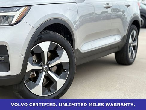 Certified 2025 Volvo XC40 B5 Plus AWD/4WD image 8