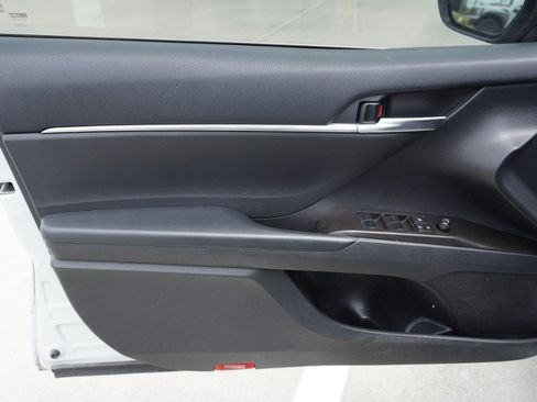 Used 2022 Toyota Camry SE FWD image 13