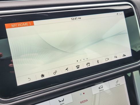 Used 2020 Land Rover Range Rover HSE image 14