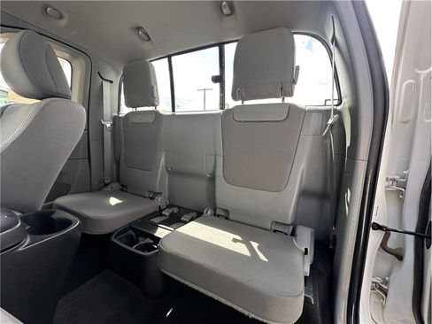 Used 2015 Toyota Tacoma 4x4 Access Cab V6 w/ Convenience Package image 16