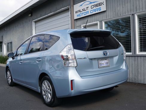 Used 2014 Toyota Prius V Three image 17