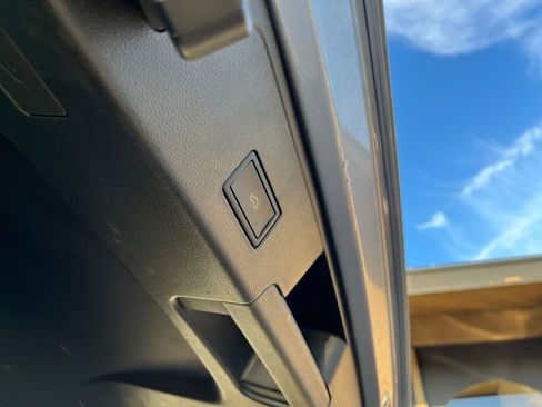 Used 2025 Volkswagen Atlas Cross Sport SE image 24