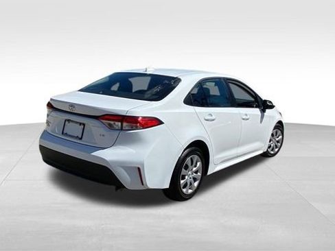Used 2025 Toyota Corolla LE FWD image 8