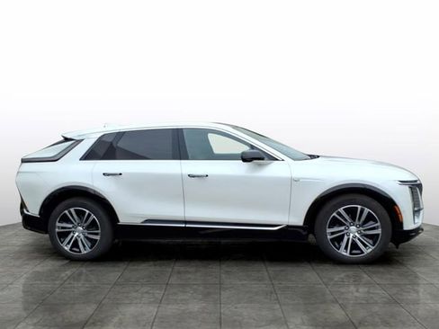 Certified 2024 Cadillac Lyriq Luxury AWD/4WD image 6