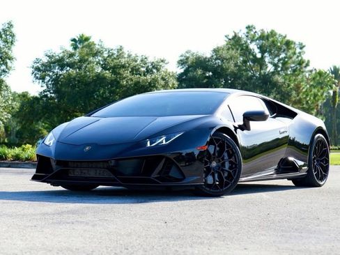 Used 2020 Lamborghini Huracan EVO AWD/4WD image 2