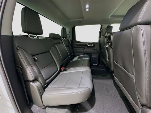New 2026 GMC Sierra 1500 SLT image 28