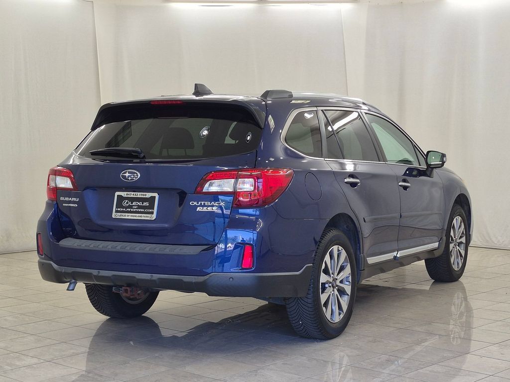 Used 2017 Subaru Outback 2.5i Touring AWD/4WD image 8