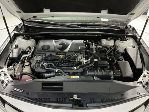 Used 2020 Toyota Camry XLE w/ Sunroof Package image 36