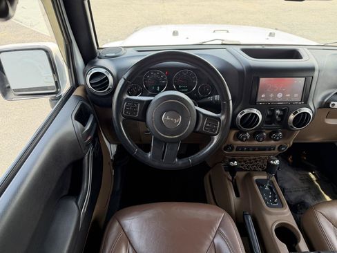 Used 2015 Jeep Wrangler Unlimited Sahara w/ Mopar Chrome Edition Group AWD/4WD image 15