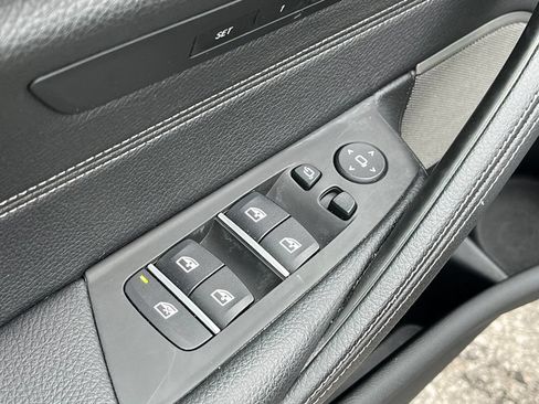 Used 2022 BMW 540i xDrive w/ M Sport Package AWD/4WD image 18