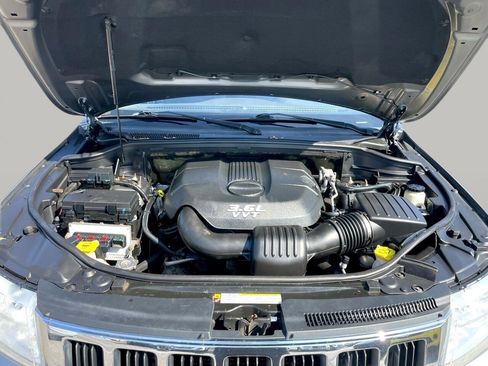 Used 2012 Jeep Grand Cherokee Laredo w/ Laredo E Group image 9