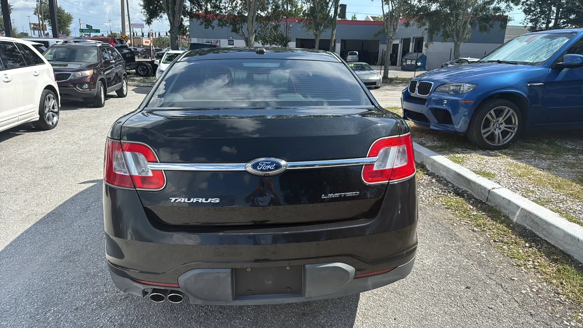 Used 2010 Ford Taurus Limited FWD image 4
