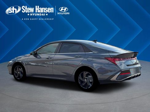 New 2026 Hyundai Elantra SEL Sport FWD image 5