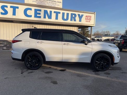 Used 2023 Mitsubishi Outlander SE Black Edition image 17