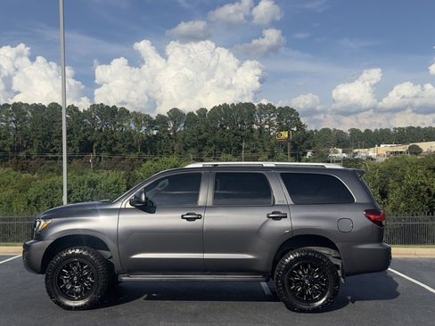Used 2019 Toyota Sequoia SR5 w/ Premium Package AWD/4WD image 3