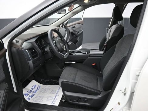 Used 2023 Nissan Rogue SV image 30