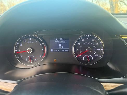 Used 2019 Kia Cadenza Premium image 15