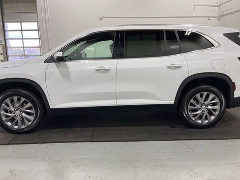Certified 2025 Buick Enclave Preferred AWD/4WD image 3