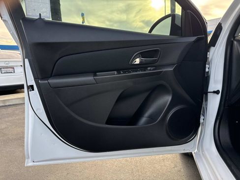 Used 2015 Chevrolet Cruze LT image 18