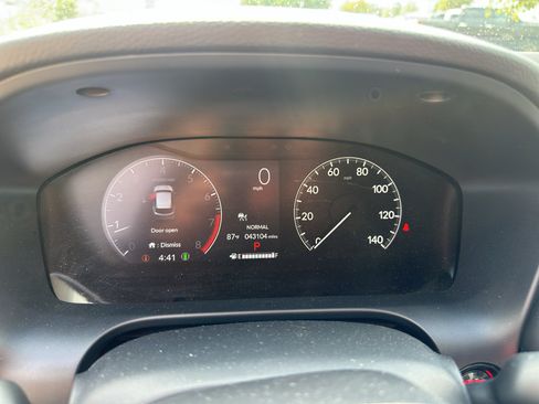 Used 2025 Honda HR-V LX image 25