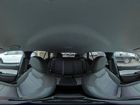 Used 2025 Chevrolet Trax LT w/ LT Convenience Package image 40