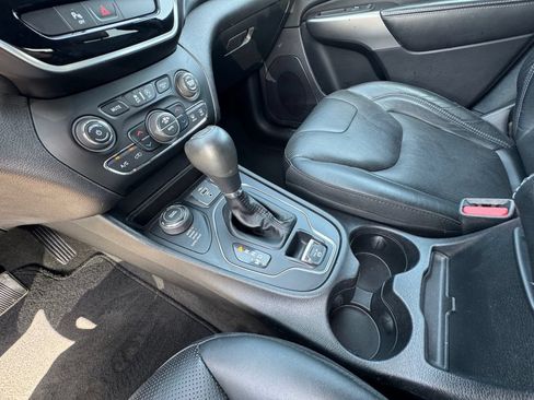 Used 2019 Jeep Cherokee High Altitude AWD/4WD image 28