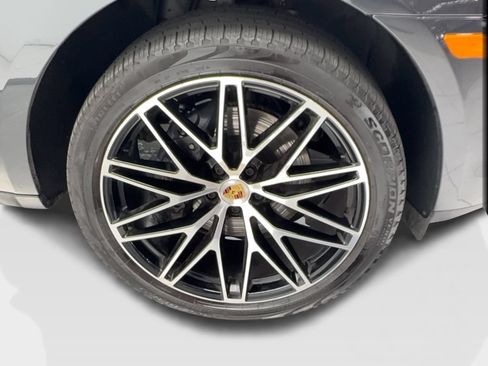 Used 2024 Porsche Macan AWD/4WD image 14