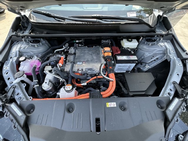 Used 2026 Toyota C-HR AWD/4WD image 32
