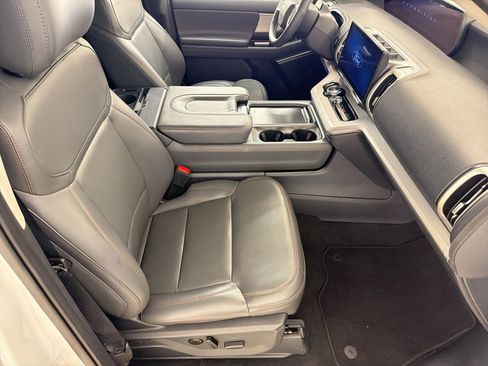 Certified 2025 Ford Expedition Active AWD/4WD image 30