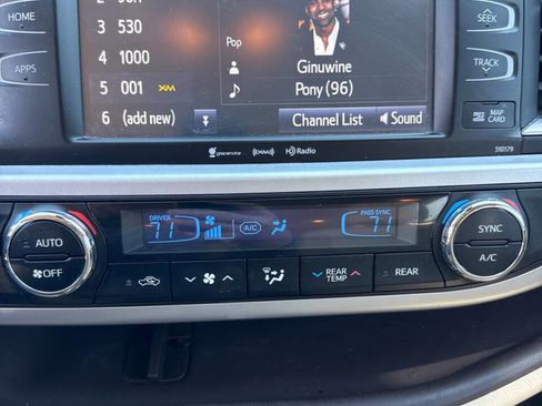 Used 2017 Toyota Highlander SE image 9