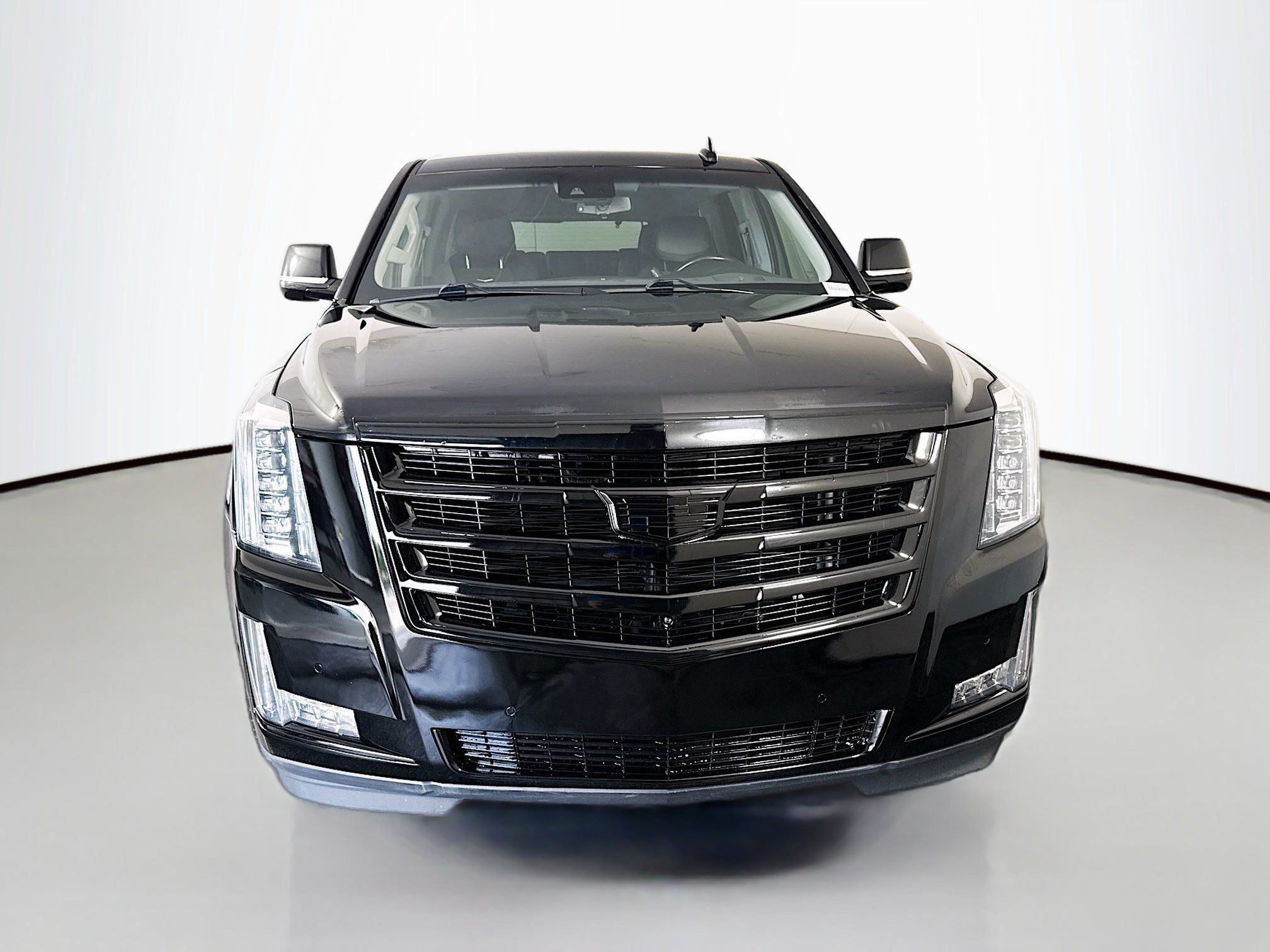 Used 2018 Cadillac Escalade Luxury AWD/4WD image 2